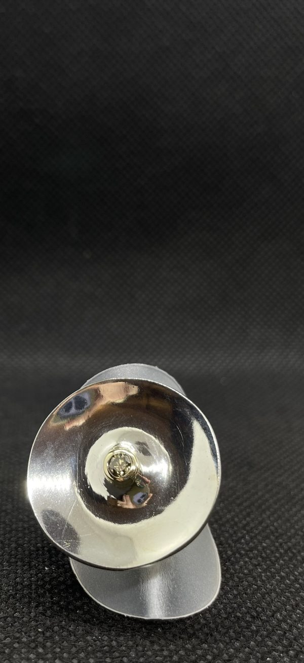 Ring aus 925/- Silber mit einem braunen Diamant besetzt, 0,08 ct. Das Bild dient der Produktansicht.